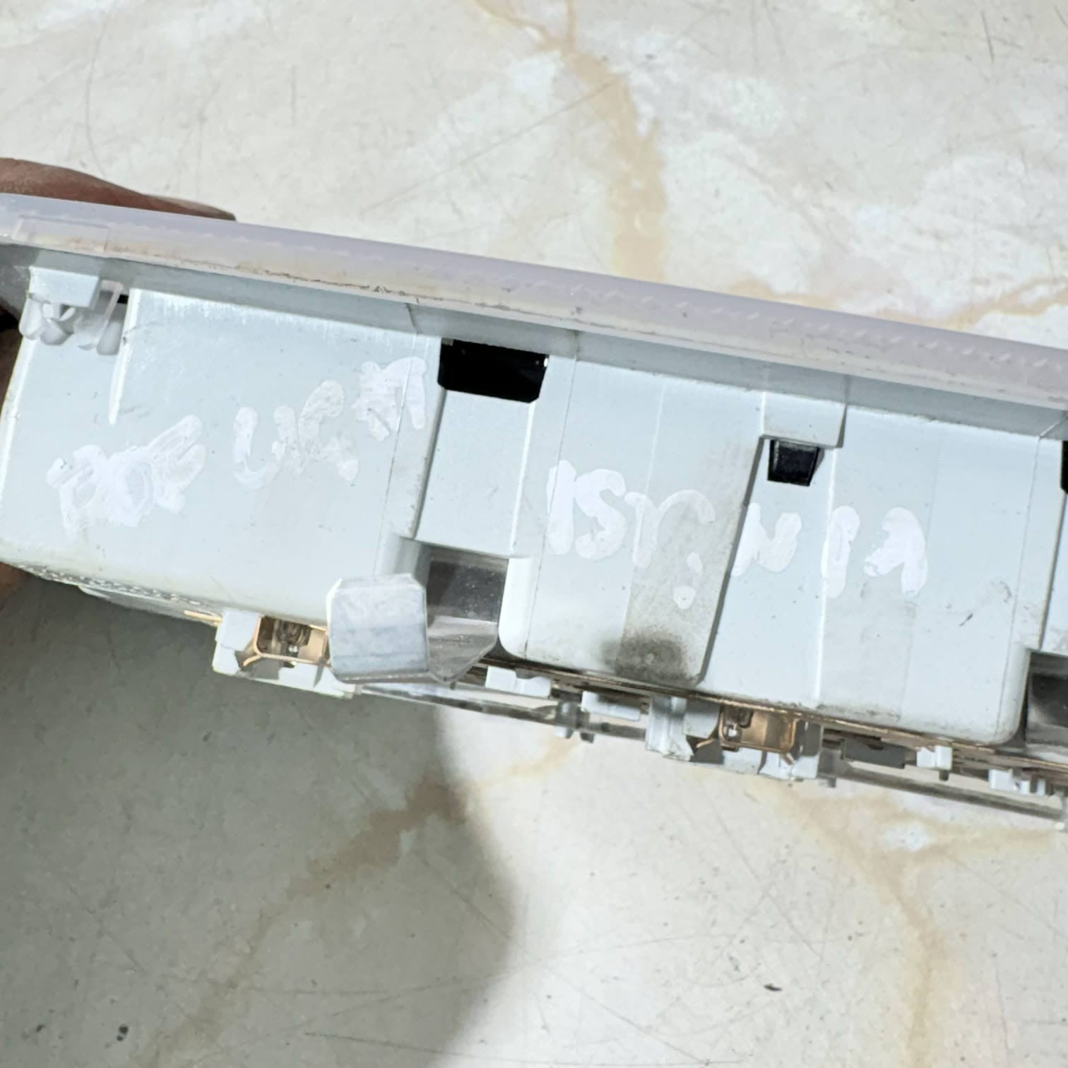 Vauxhall Astra J Front Interior Roof Light Courtesy 316627975 2010