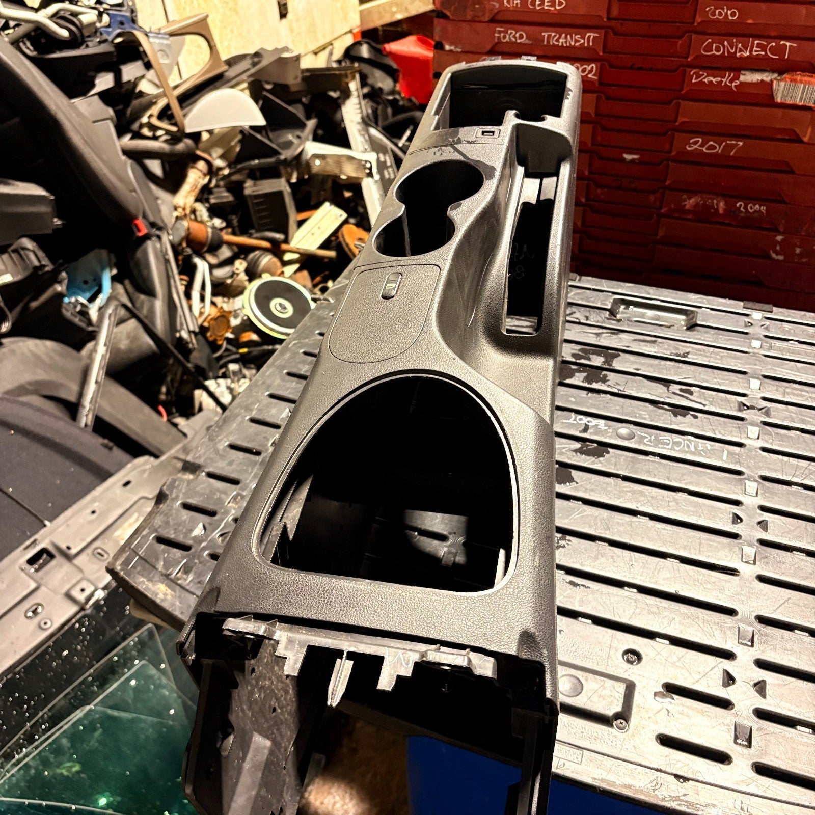 NISSAN QASHQAI 2008 CENTRE CONSOLE ARMREST 96910JD000