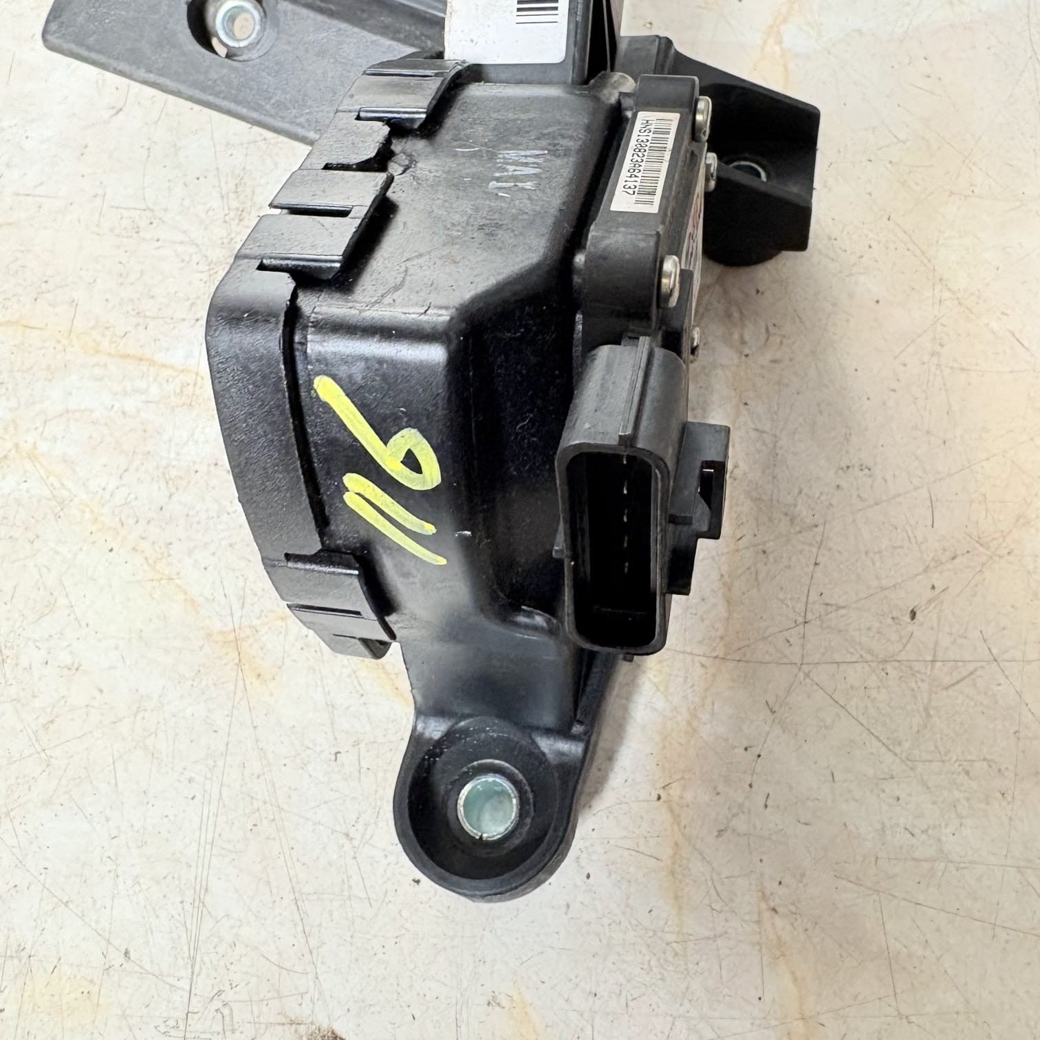 HYUNDAI I40 ACCELERATOR THROTTLE PEDAL 32727-2T900