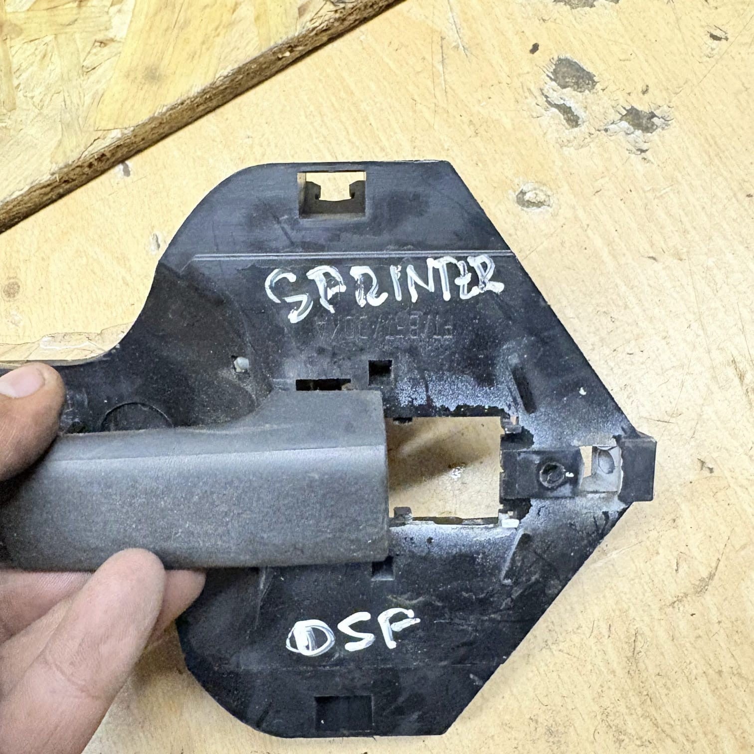 MERCEDES SPRINTER W906 DOOR OUTER HANDLE FRONT RIGHT DRIVER OSF 96-06