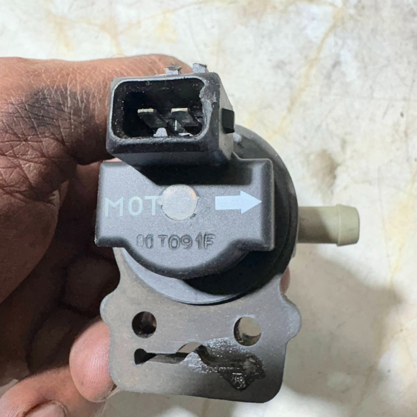 MERCEDES FUEL PETROLREGENERATION PURGE VALVE 0004701693 2000-2002