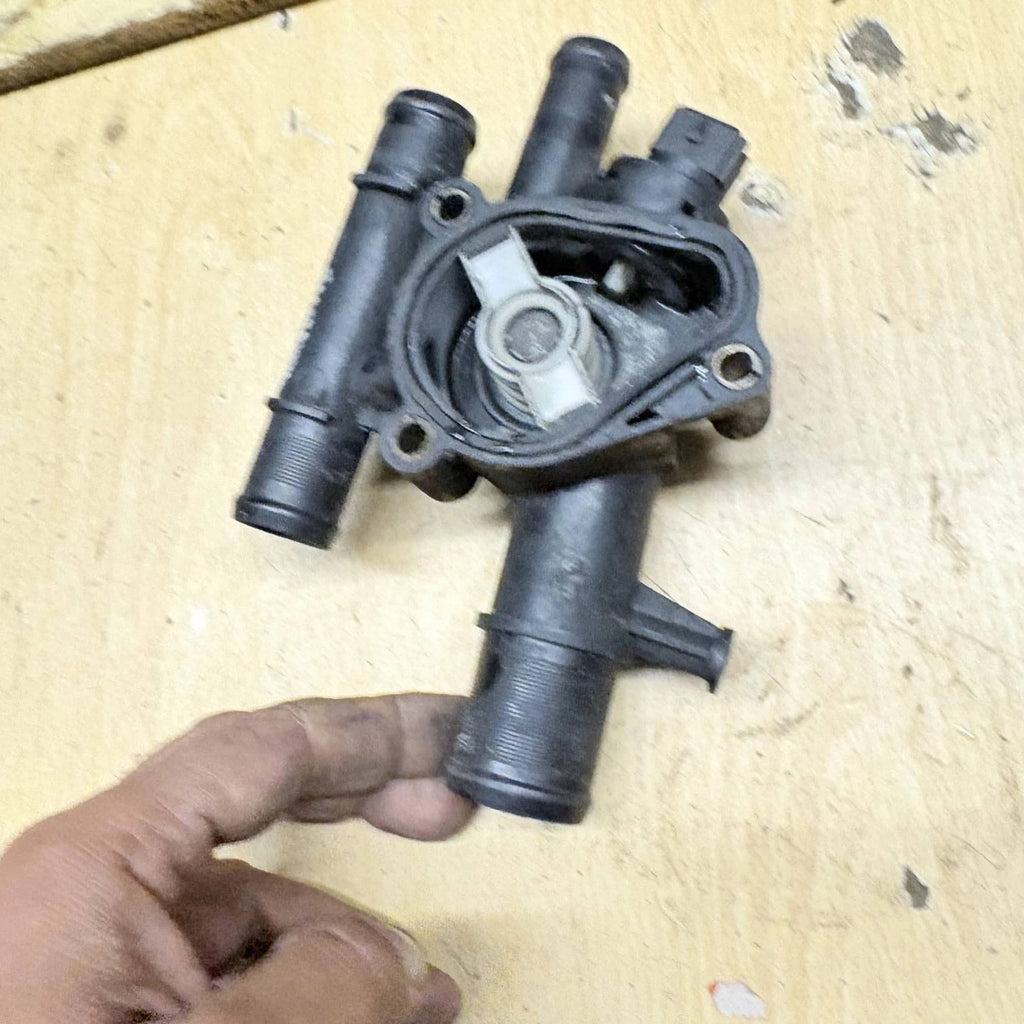 Renault Scenic II 1.9 dCi Thermostat Housing Water Outlet 8200112054 03-09