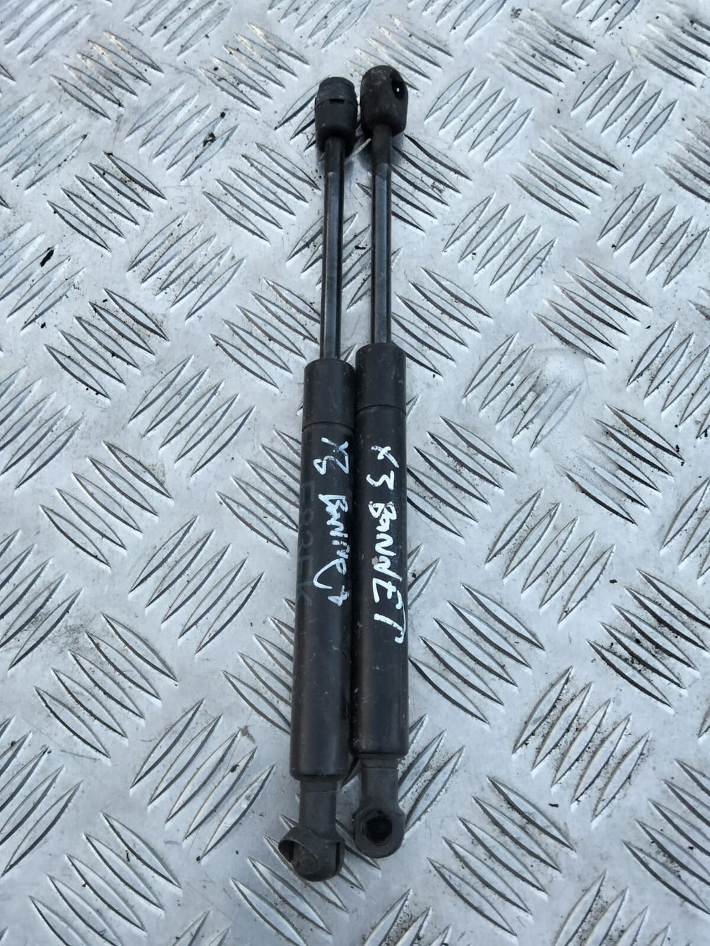 BMW X3 E83 2.0D N47 2008 1995cc BONNET STRUTS/RAMS PAIR 51233400352