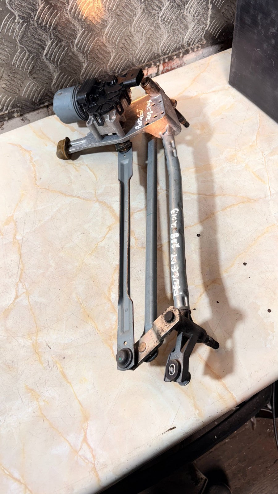 2013 PEUGEOT 208 Front Wiper Motor 0 390 241 578