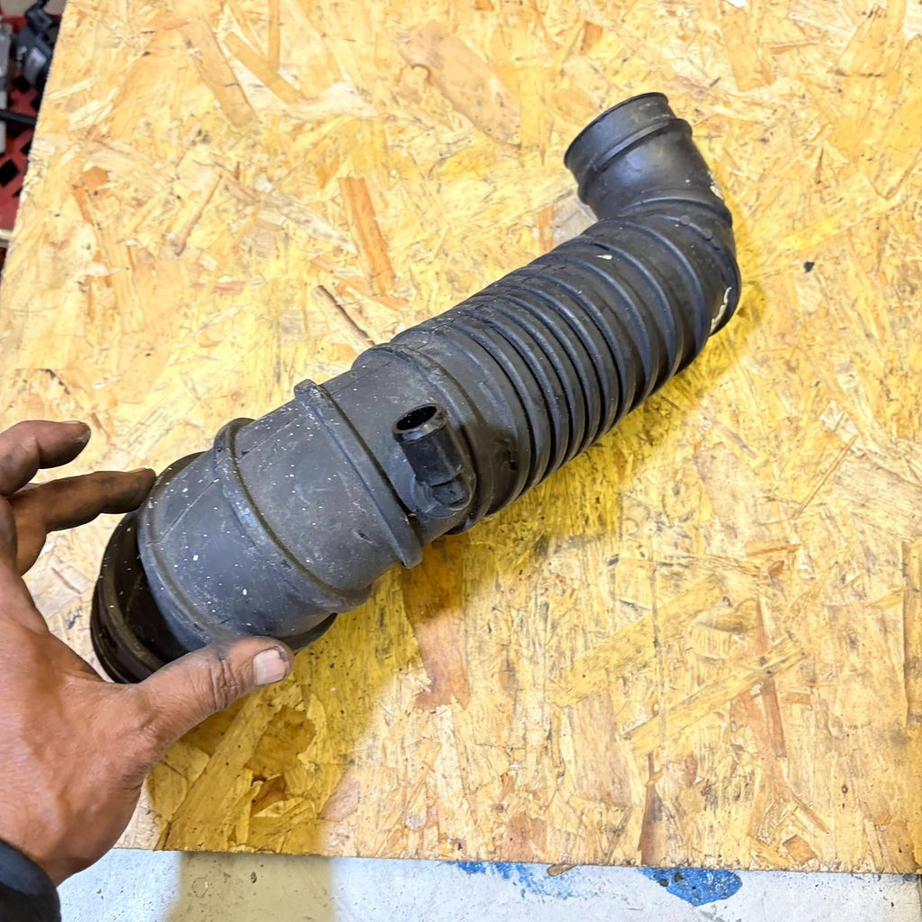 Mitsubishi Shogun 2001 AIR INTAKE PIPE HOSE