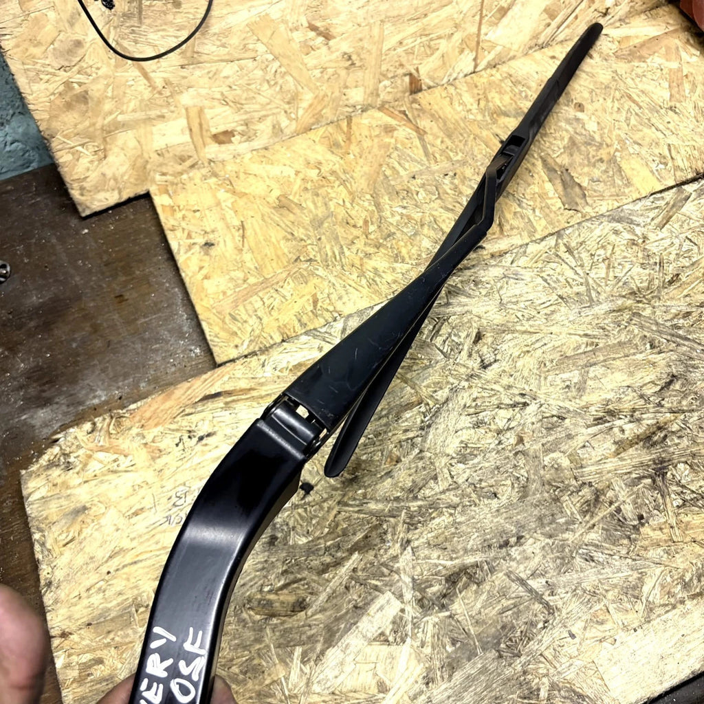 2015 LAND ROVER Discovery L550 DRIVER FRONT SIDE WIPER ARM 236A1