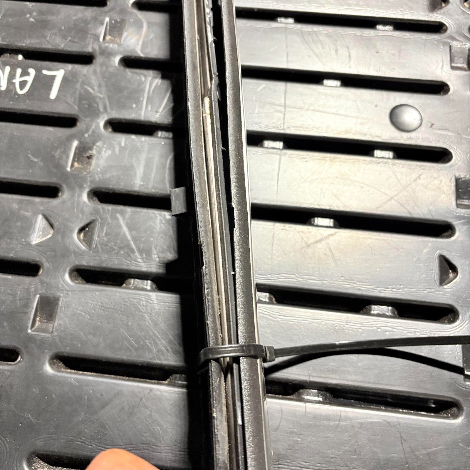 Kia Sorento Entry Step Trim Front Side Pair 85886-3E000 2002-2006