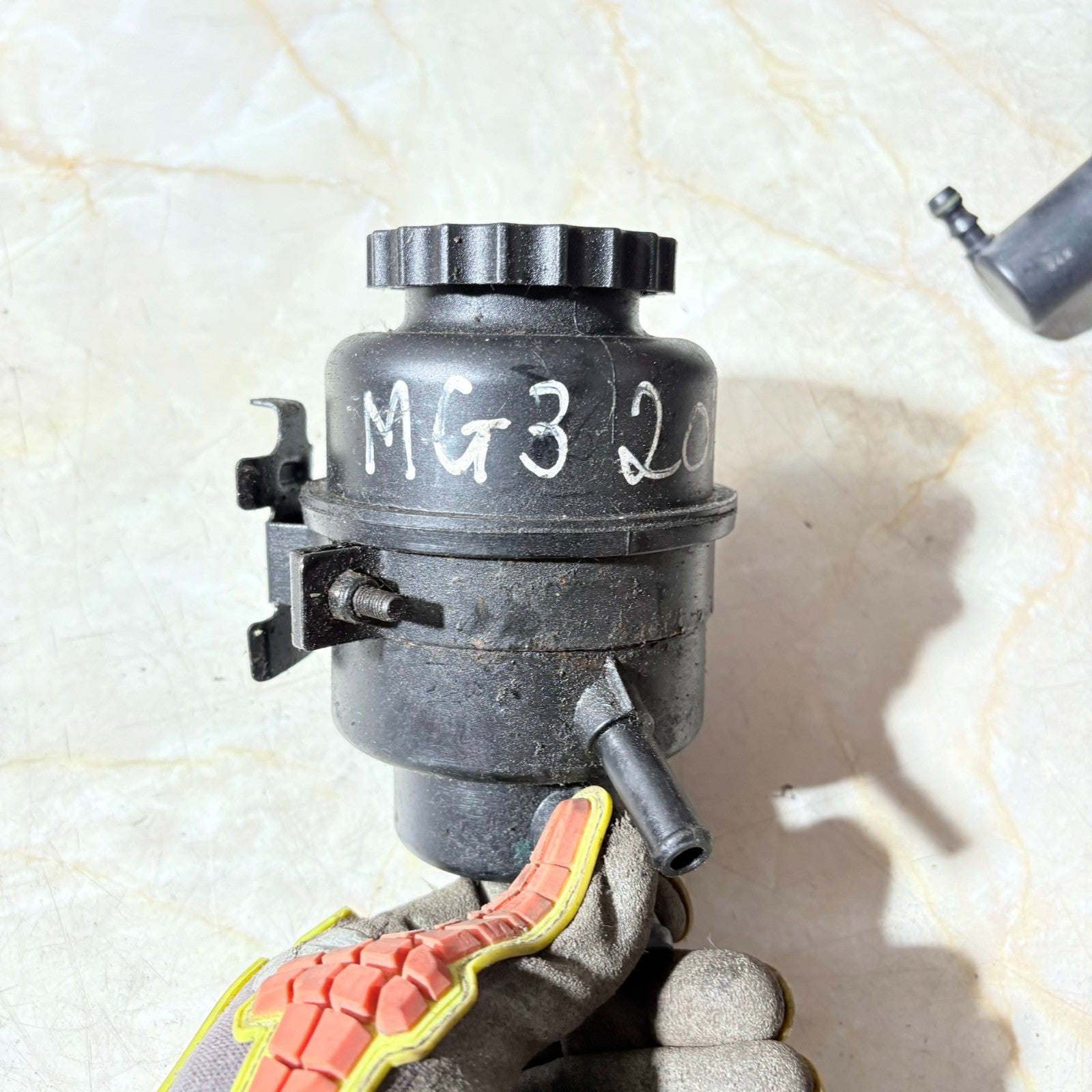 2013-2018 MG3 1.5 POWER STEERING BOTTLE TANK