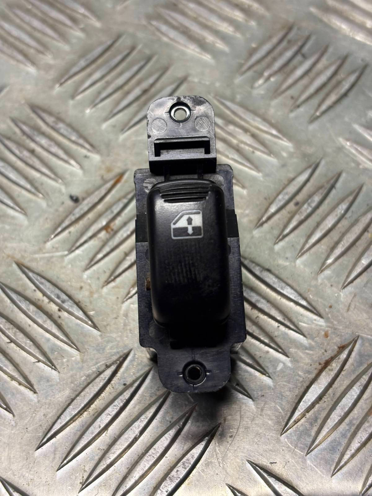 Hyundai Santa Fe 2002 Left rear Electric window control switch 935753C010