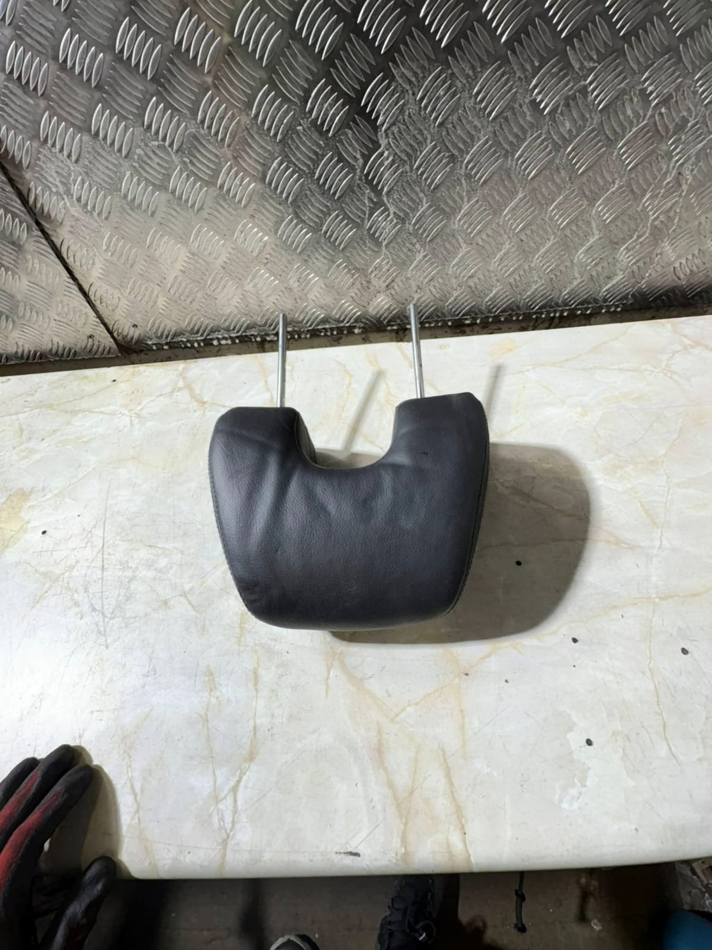 HONDA CRV 2007 FRONT RIGHT DRIVER SIDE BLACK LEATHER HEADREST