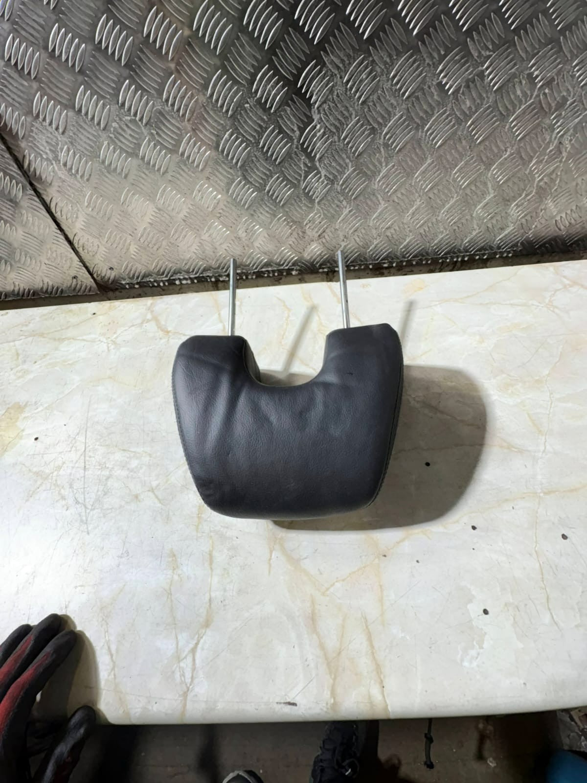 HONDA CRV 2007 FRONT RIGHT DRIVER SIDE BLACK LEATHER HEADREST