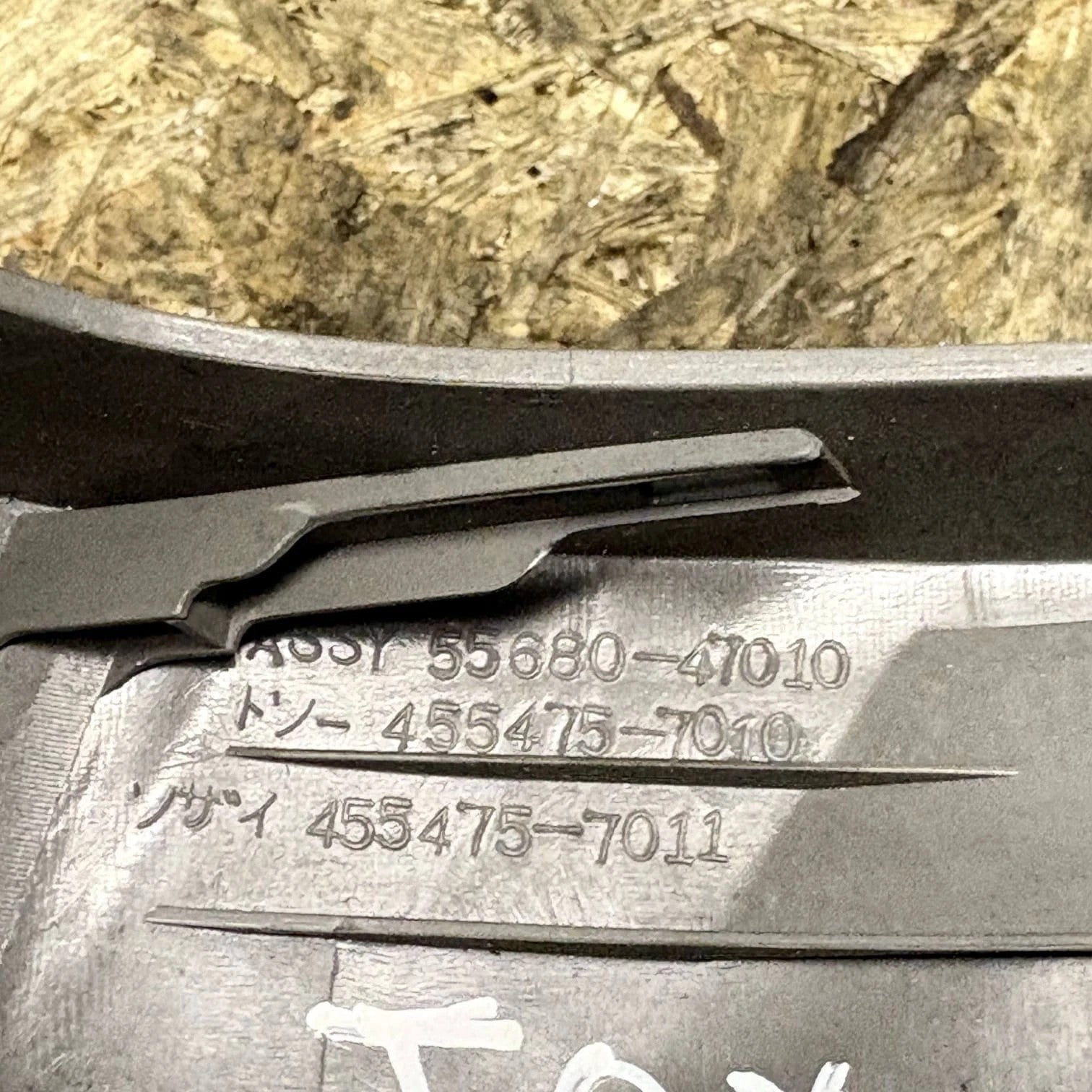 Toyota Prius Right hand Side panel air vent cover 55680-47010