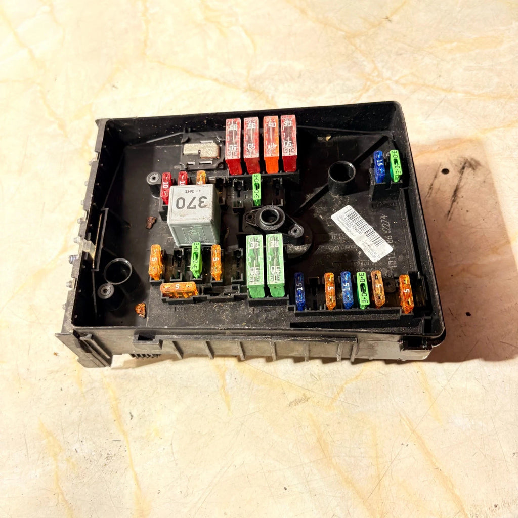 Volkswagen Golf Plus 2005-2009 Engine Bay Fuse Box Relay Module 0-1718128-1 0171