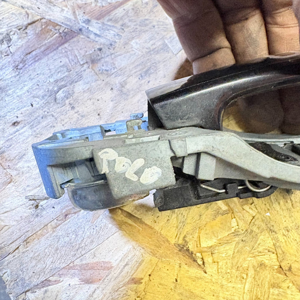 VOLKSWAGEN POLO 2012 EXTERIOR DOOR HANDLE FRONT RIGHT DRIVER SIDE