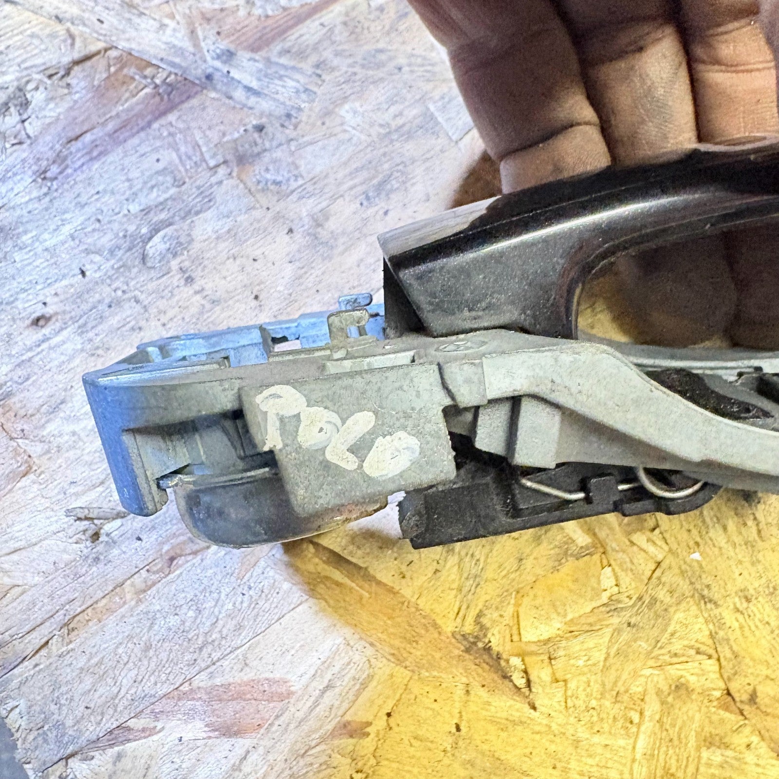 VOLKSWAGEN POLO 2012 EXTERIOR DOOR HANDLE FRONT RIGHT DRIVER SIDE