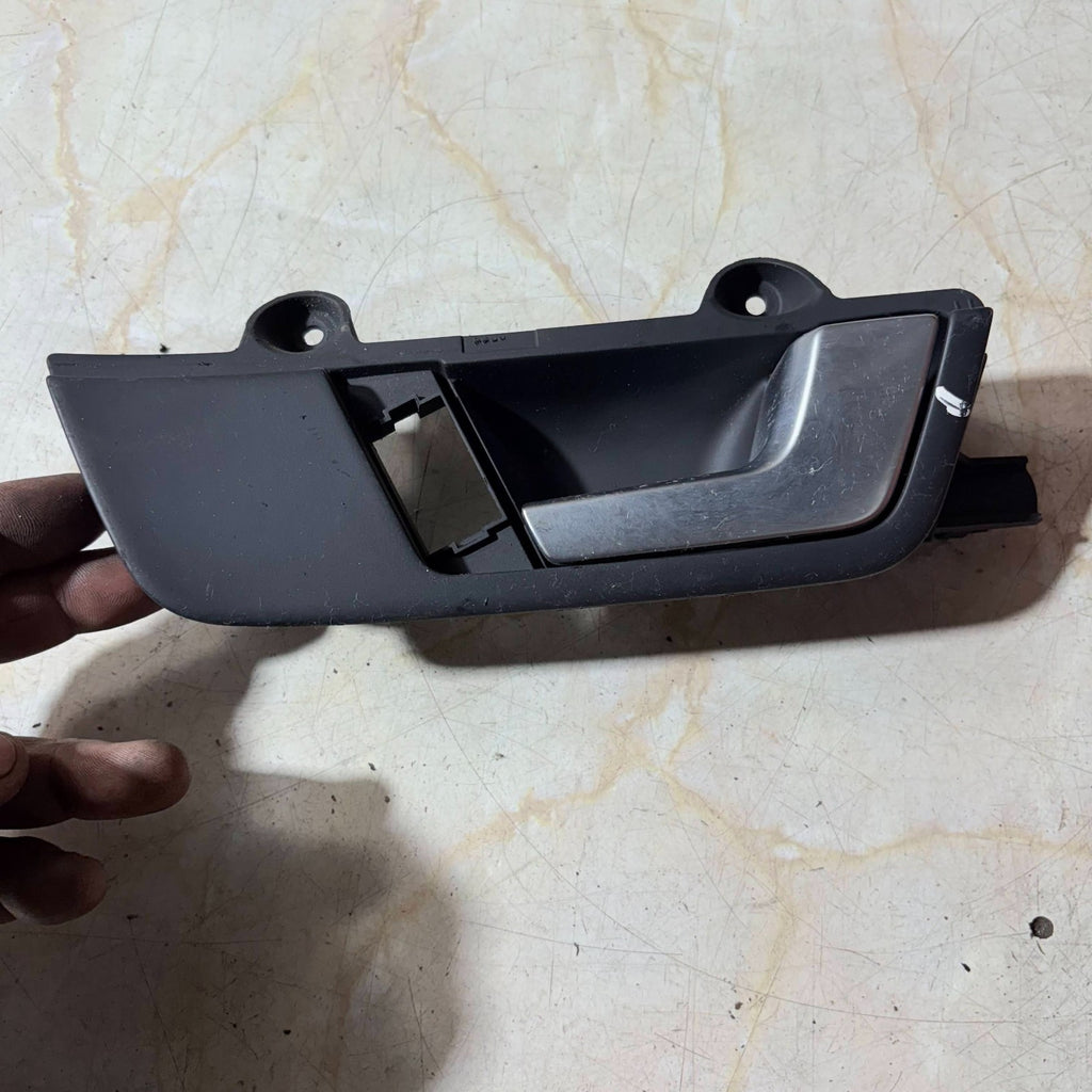 2006 AUDI A4 FACELIFT OFFSIDE RIGHT FRONT INNER DOOR HANDLE