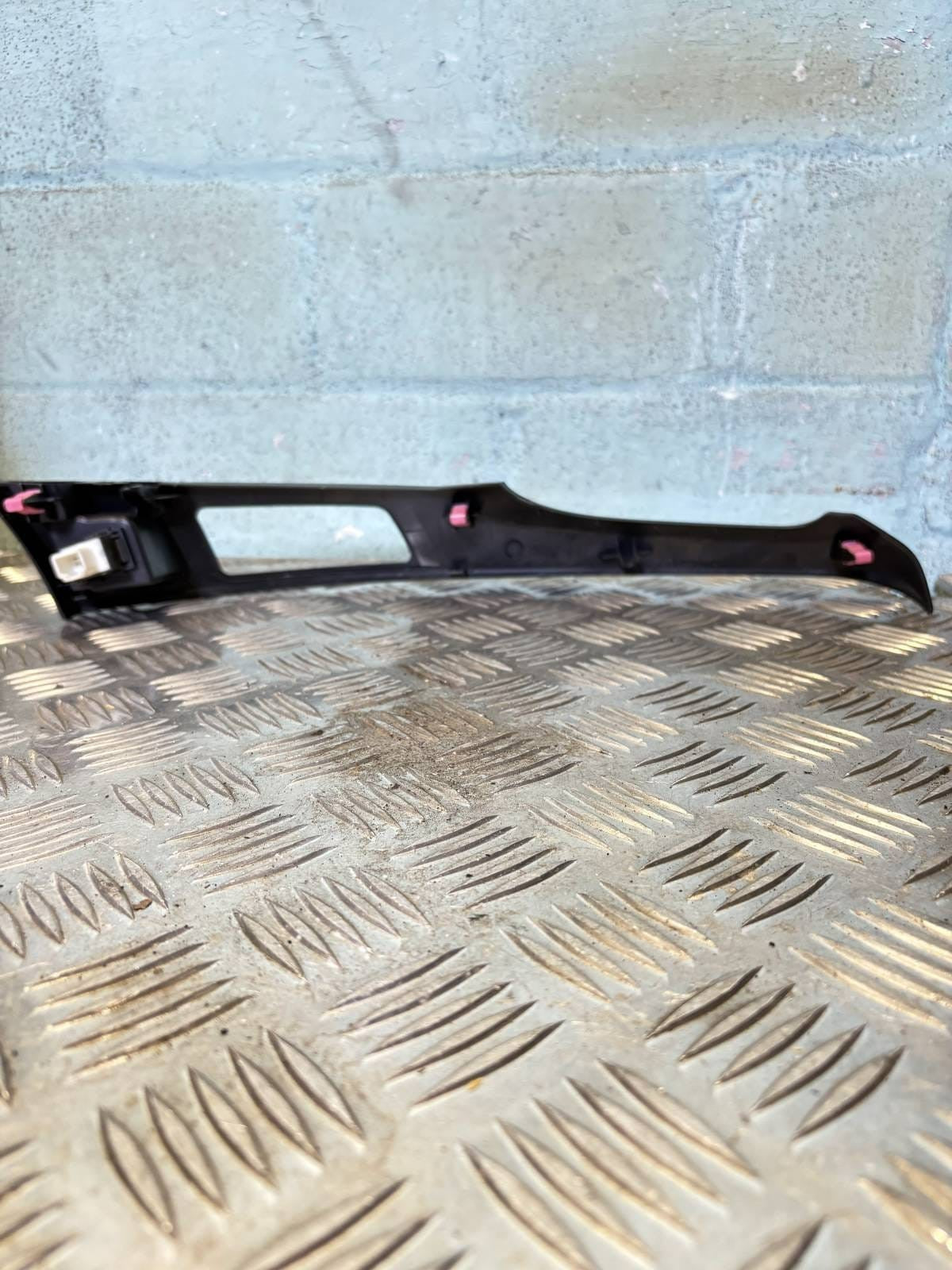 2006-2011 TOYOTA YARIS LEFT PASSENGER SIDE COVER TRIM 55436-52020