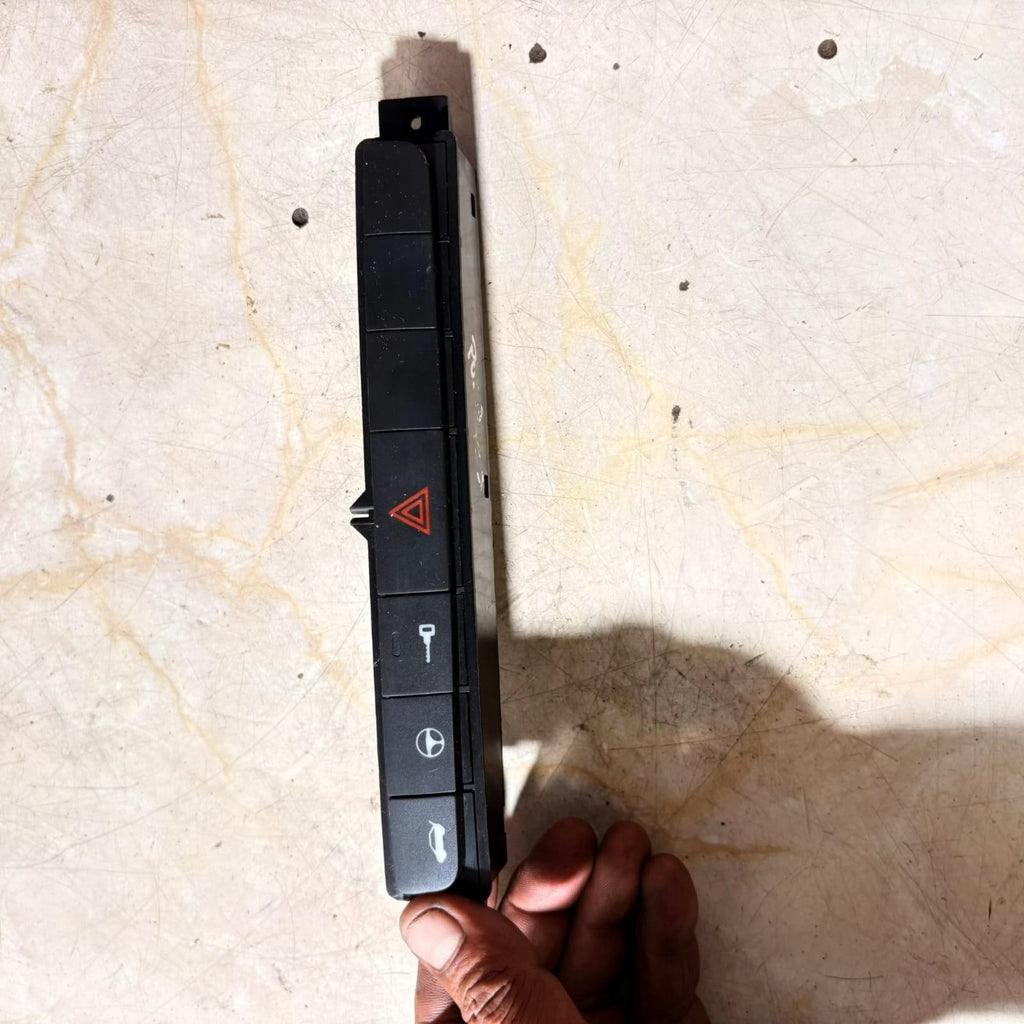 FIAT PUNTO ACTIVE PETROL TAILGATE REALESE HAZZARD SWITCH 61092100