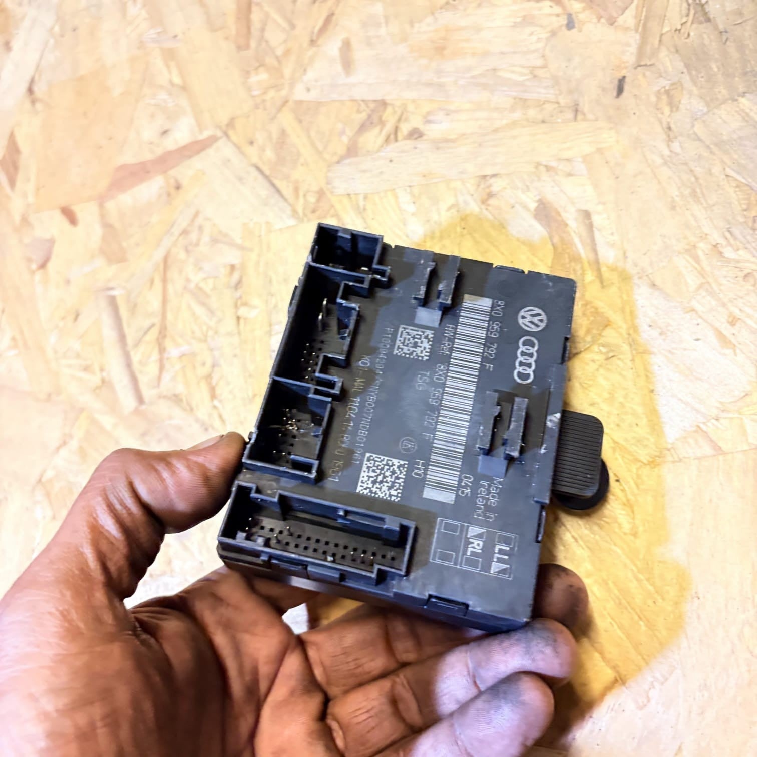 AUDI A1 8X 2014 DOOR CONTROL UNIT MODULE ECU PASSENGER FRONT SIDE 8X0959792F