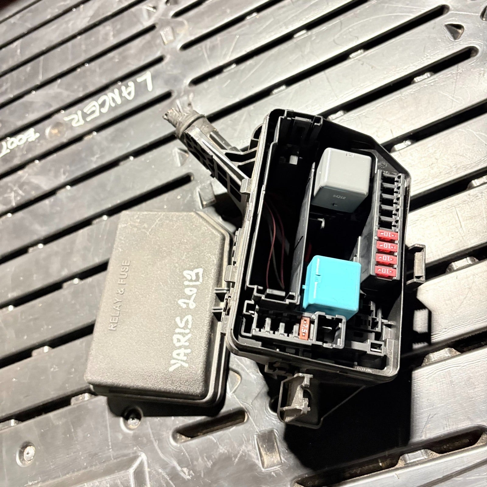 Toyota Yaris 2013 Mk3 Engine Bay Under Bonnet Fuse Box Relay Box Junction Box