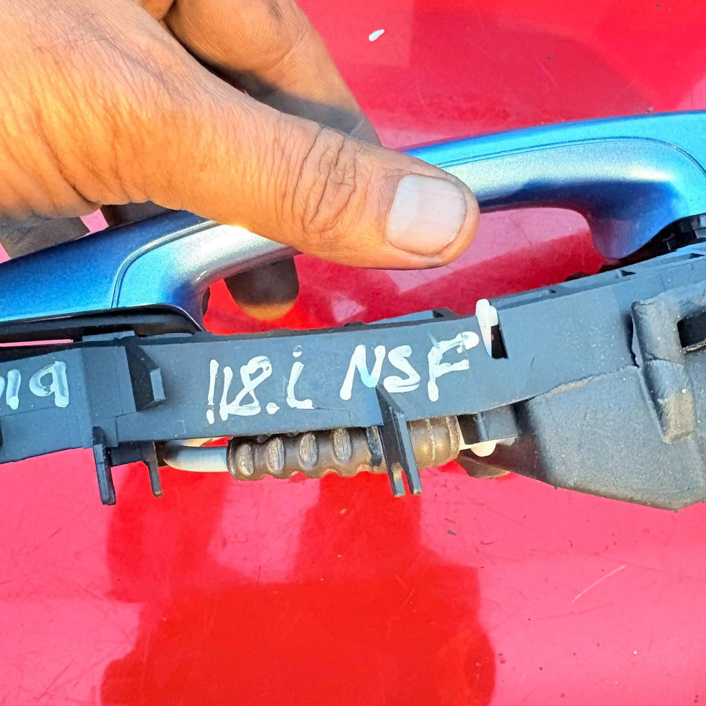 BMW 118 DOOR HANDLE CARRIER FRONT PASSENGER SIDE 7297749 2019