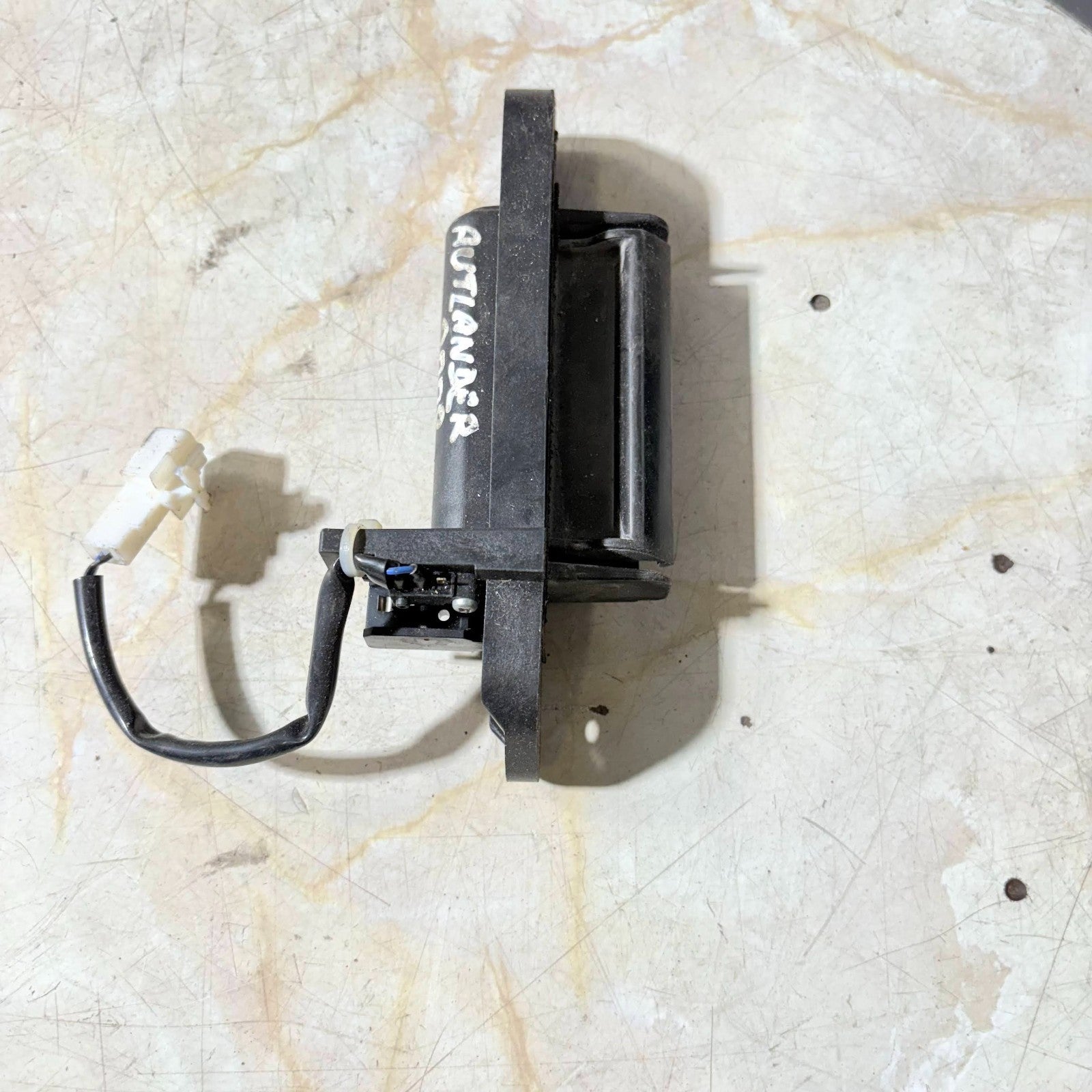 Mitsubishi Outlander MK2 2007-2012 Rear Tailgate Boot Release Handle Switch
