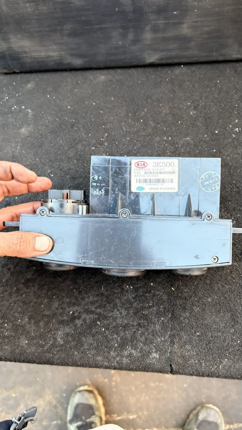 Kia Sorento Mk1 JC 2002-2006 Manual Heater AC Climate Panel 97250-3E500 RHD