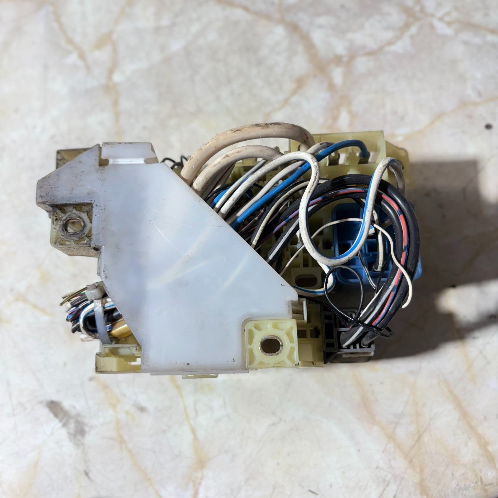 TOYOTA DYNA DIESEL FUSE BOX JUNCTION RELAY BLOCK WITH GLOW PLUG RELAY