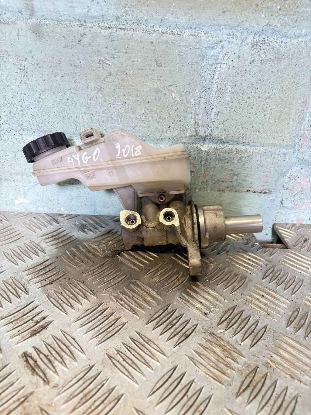 Toyota Aygo mk2 2018 Brake Master Cylinder 1.0 VVT-i 47201-09770 (AB40)