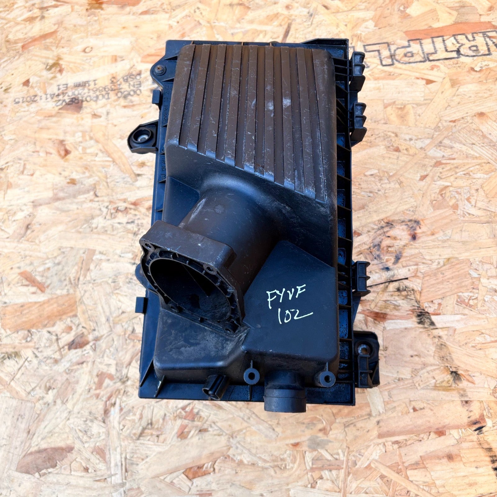 2004 Volkswagen New Beetle Air Filter Box Housing Airbox Intake Case