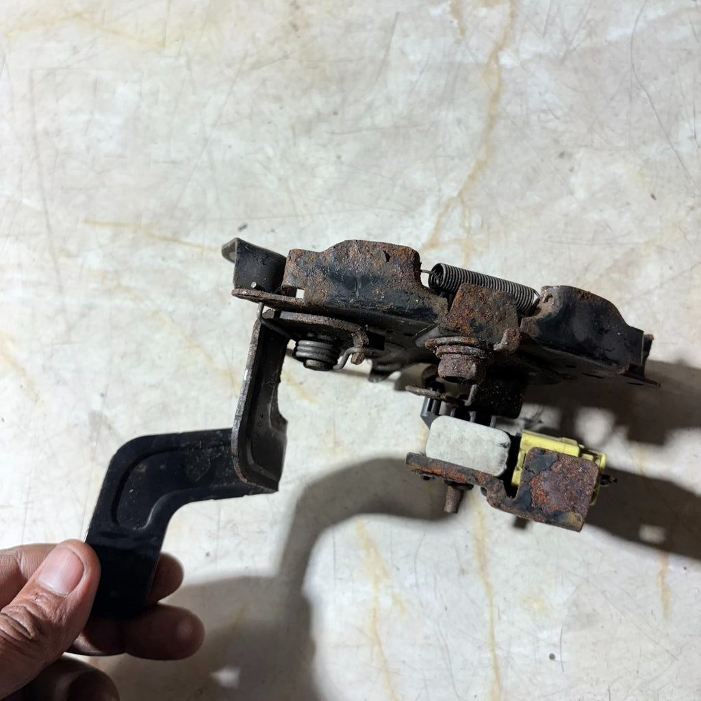 Nissan Juke 2011 BONNET LOCK HOOD CATCH