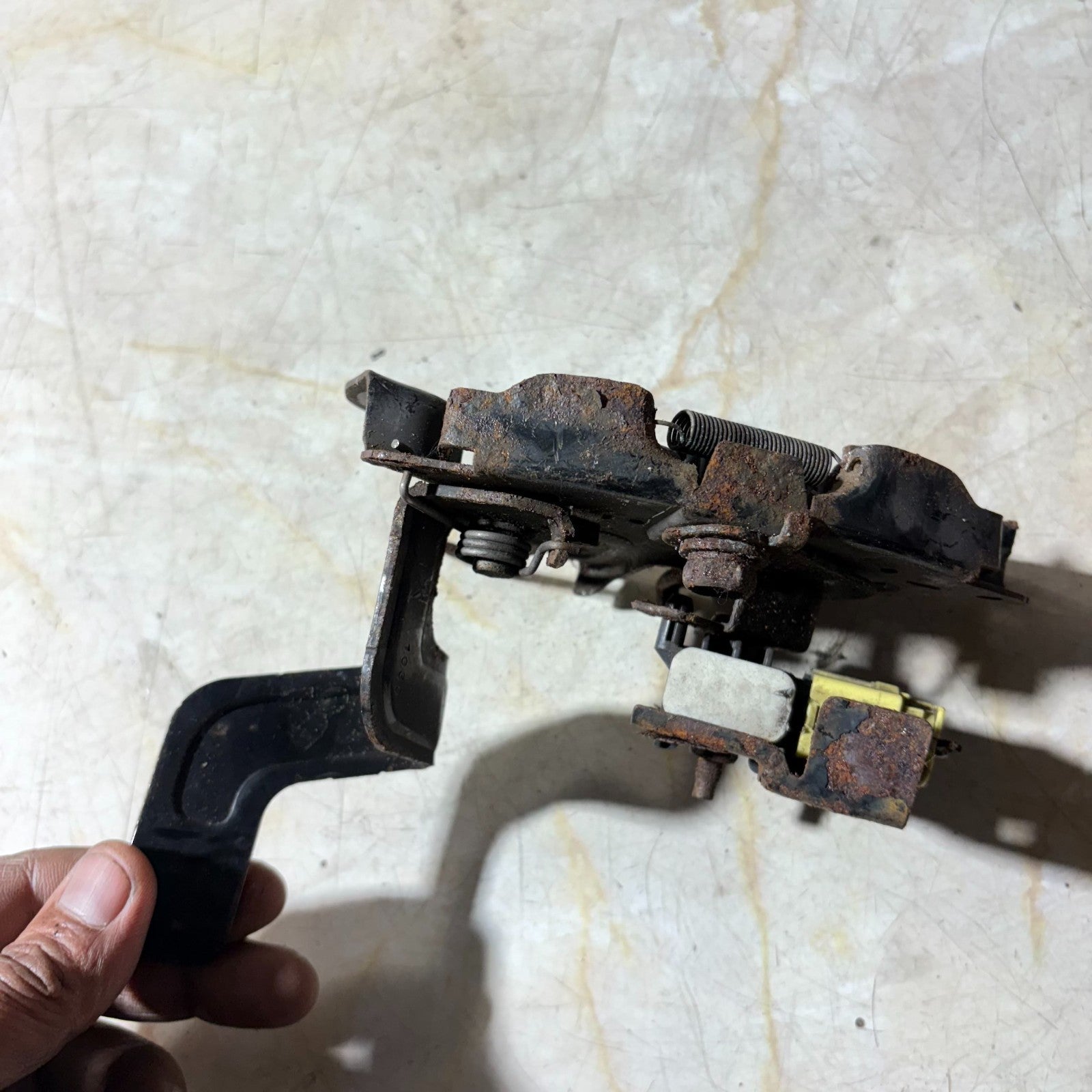Nissan Juke 2011 BONNET LOCK HOOD CATCH