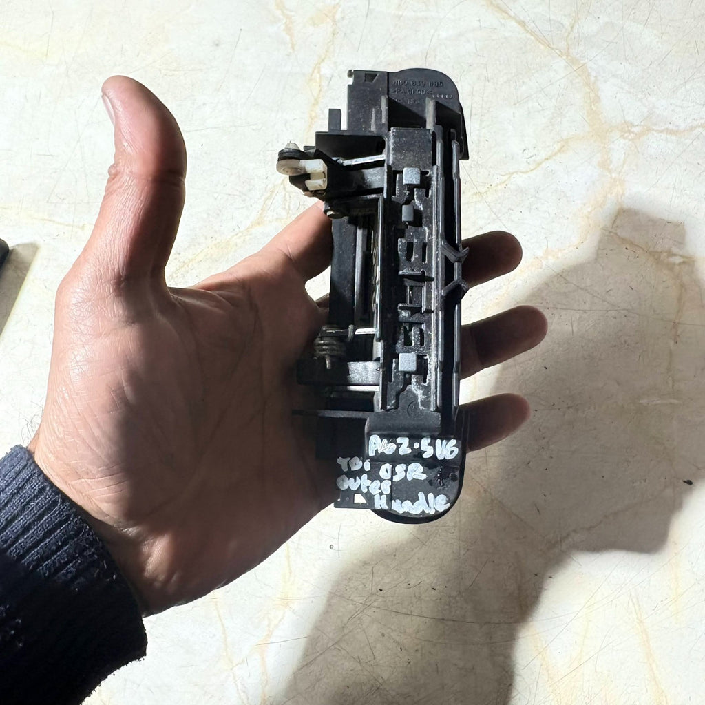 AUDI A6 RIGHT REAR OUTER DOOR HANDLE GREY