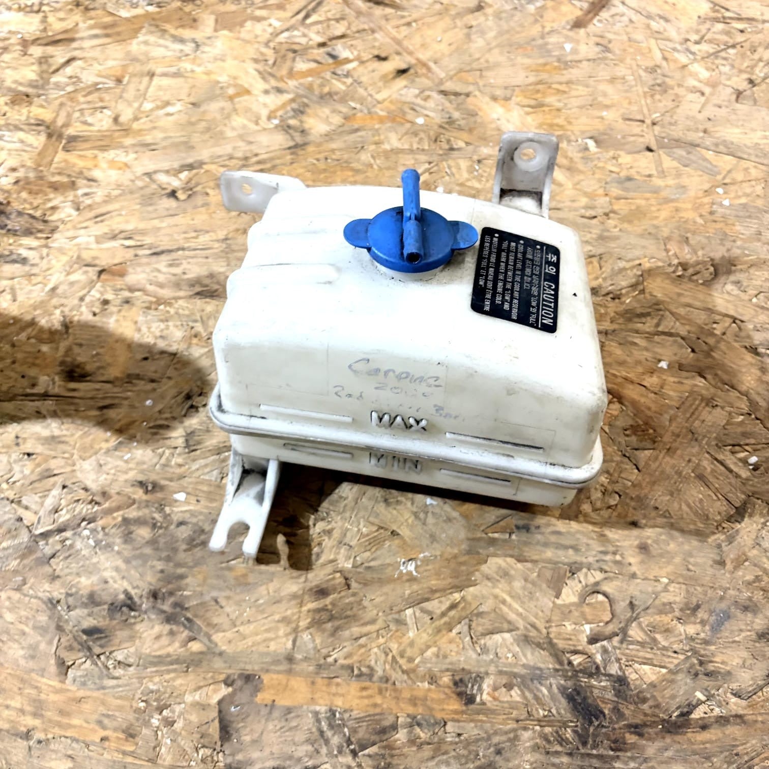 KIA CARENS RS 2.0 CRDi Coolant Expansion Tank OK2KB-15350 0K2KB-15350 83kw 2004