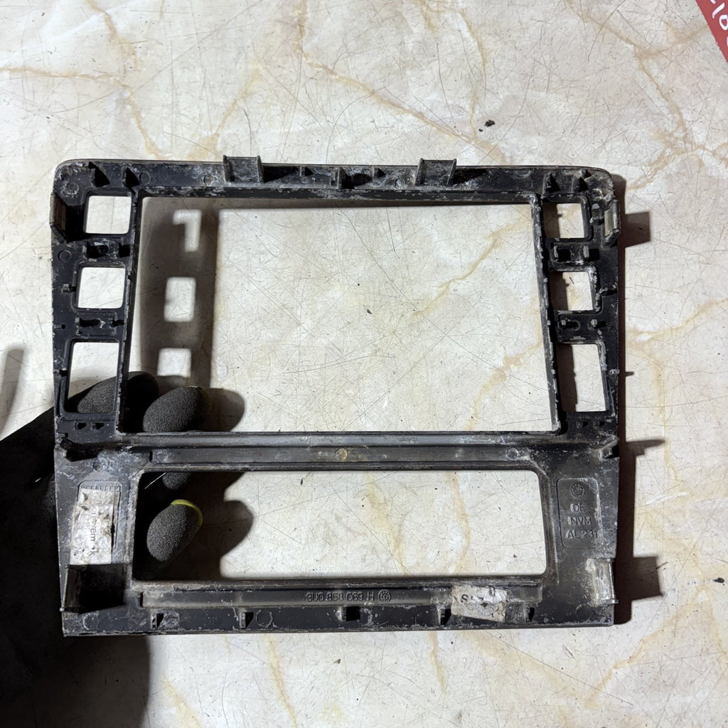 Skoda Superb B5 (3U) 2006 Radio GPS Head Unit Trim 3U0858069H