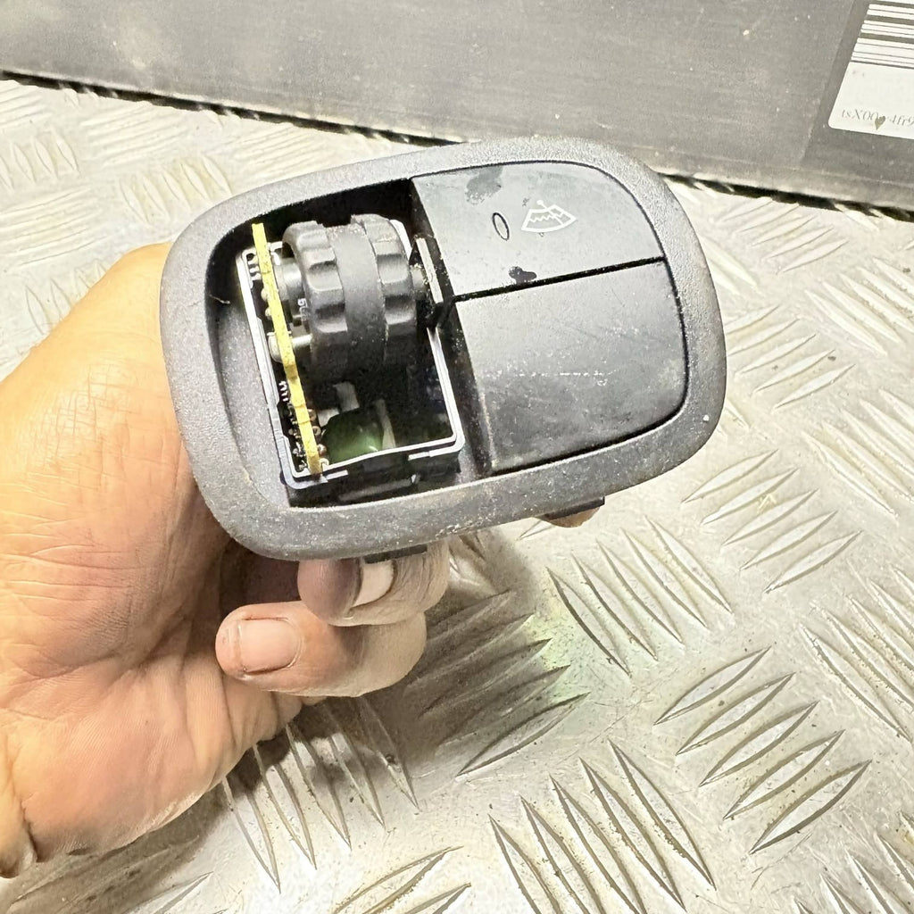 HYUNDAI SANTA FÉ IV TM Switches 9360026700 2.0 Petrol/electricity 22683327 2006