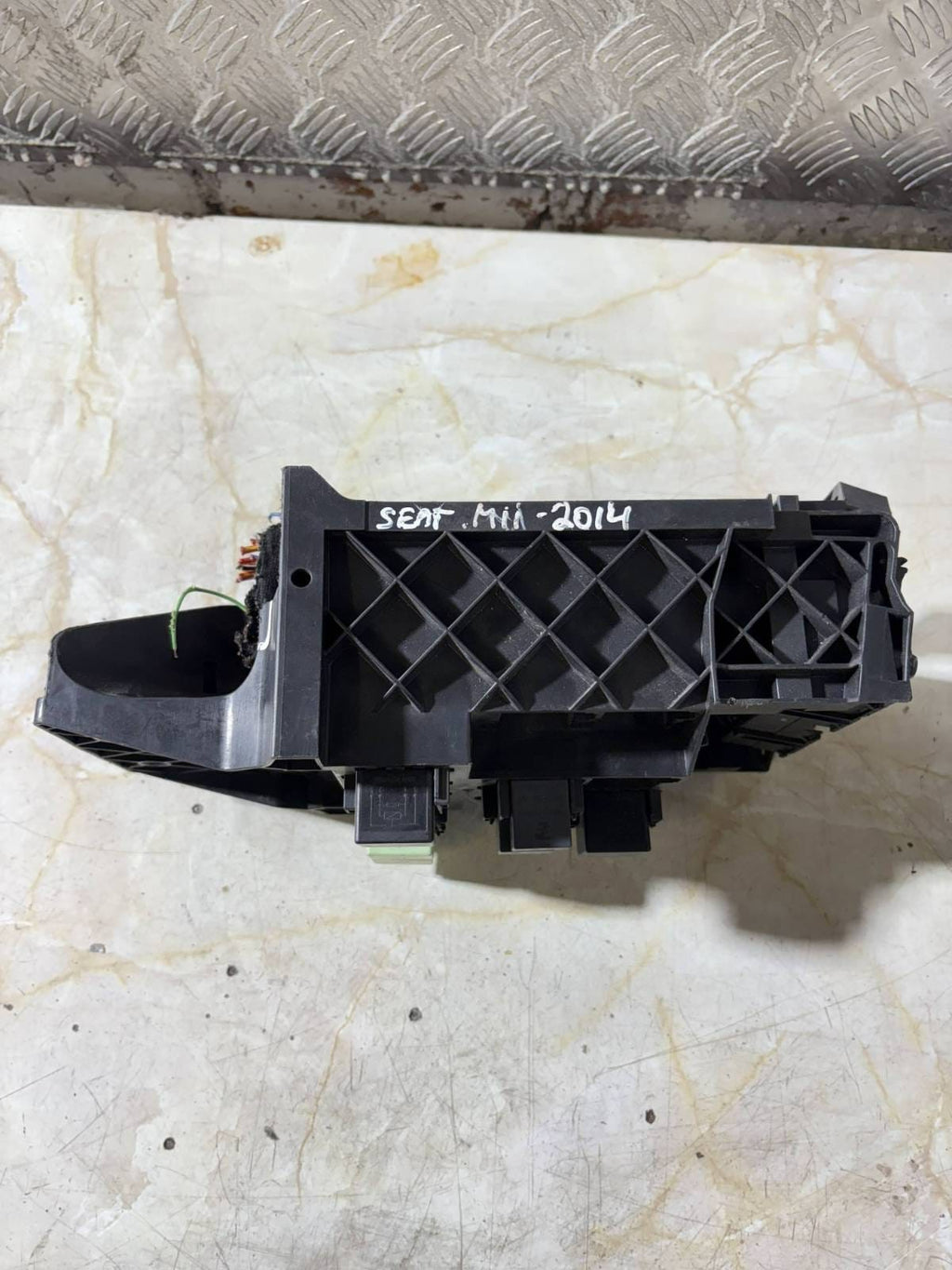 1546646 Fuse Box Control Unit Volkswagen Passat DE1473898-06-2014