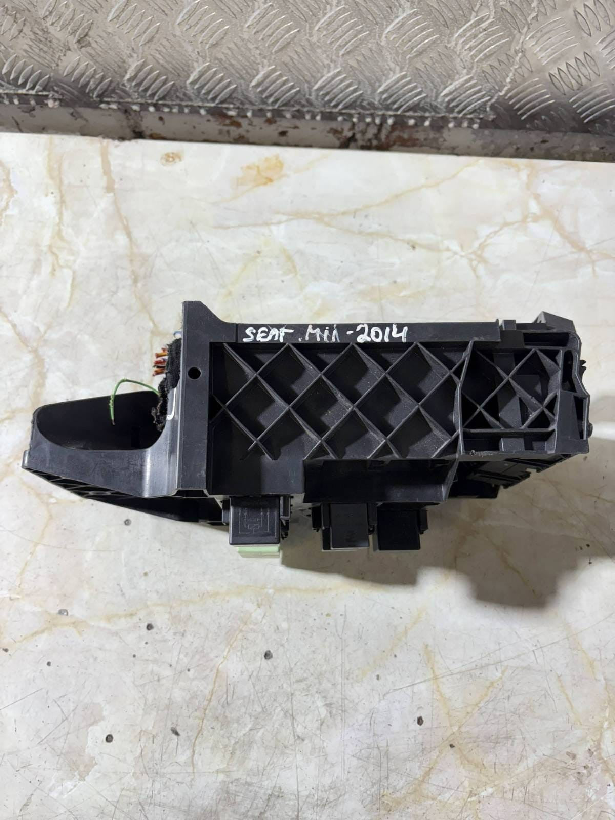 1546646 Fuse Box Control Unit Volkswagen Passat DE1473898-06-2014