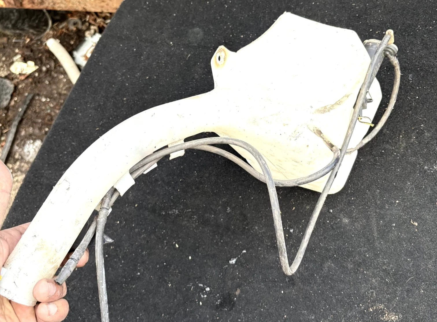 FORD FIESTA MK6 WINDSCREEN WASHER BOTTLE TANK 2S6117618AH 2007
