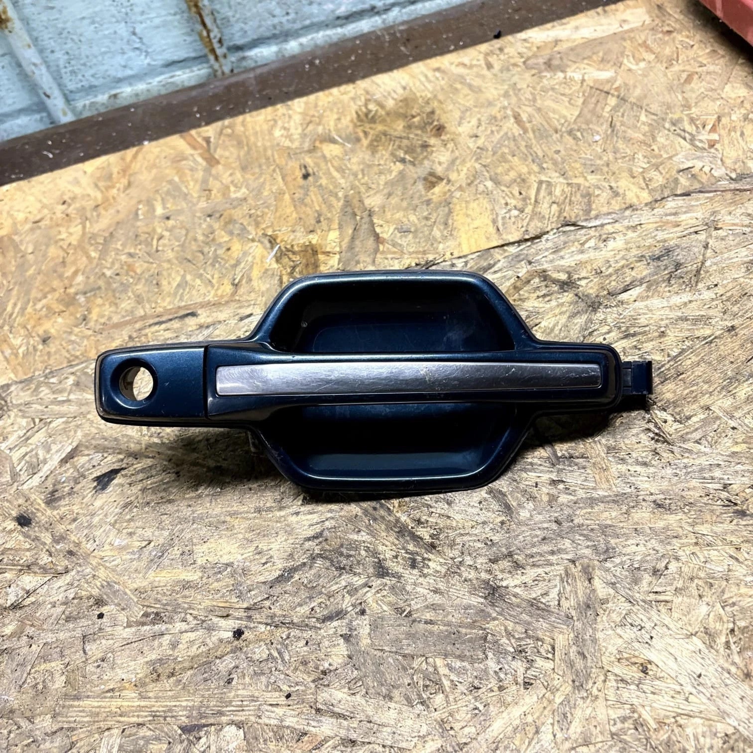 Mitsubishi Shogun Pajero Mk3 2000-2006 Front Left Door Handle Blue V68W V78W