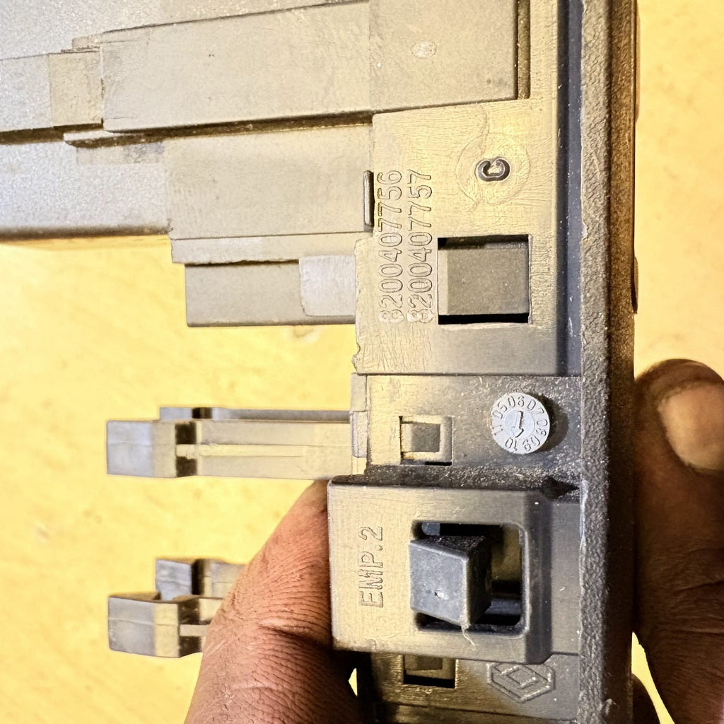 Renault Clio Mk3 2005-12 Headlight Level Dimmer Switch 8200407756 8200407757