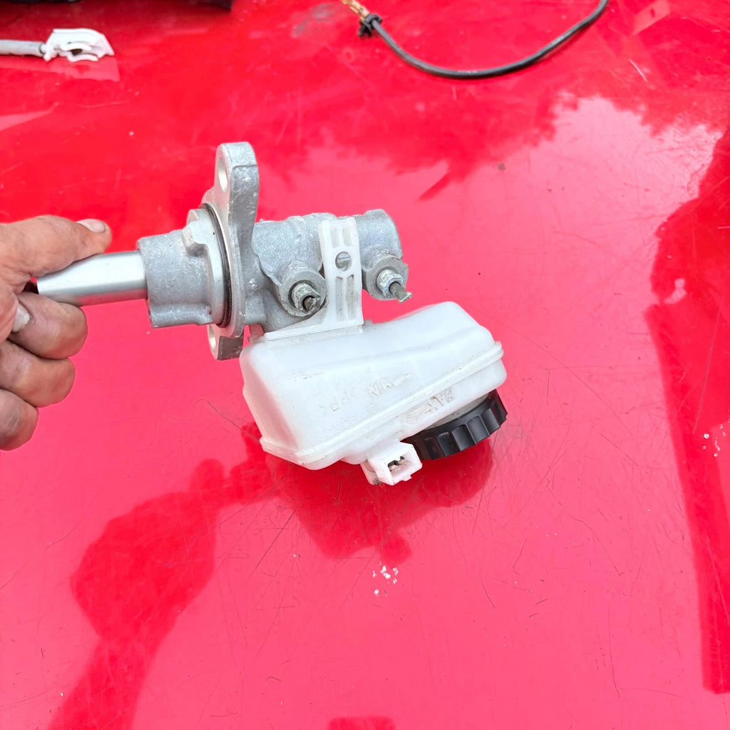 Brake Master Cylinder Tank 2013 Toyota Aygo