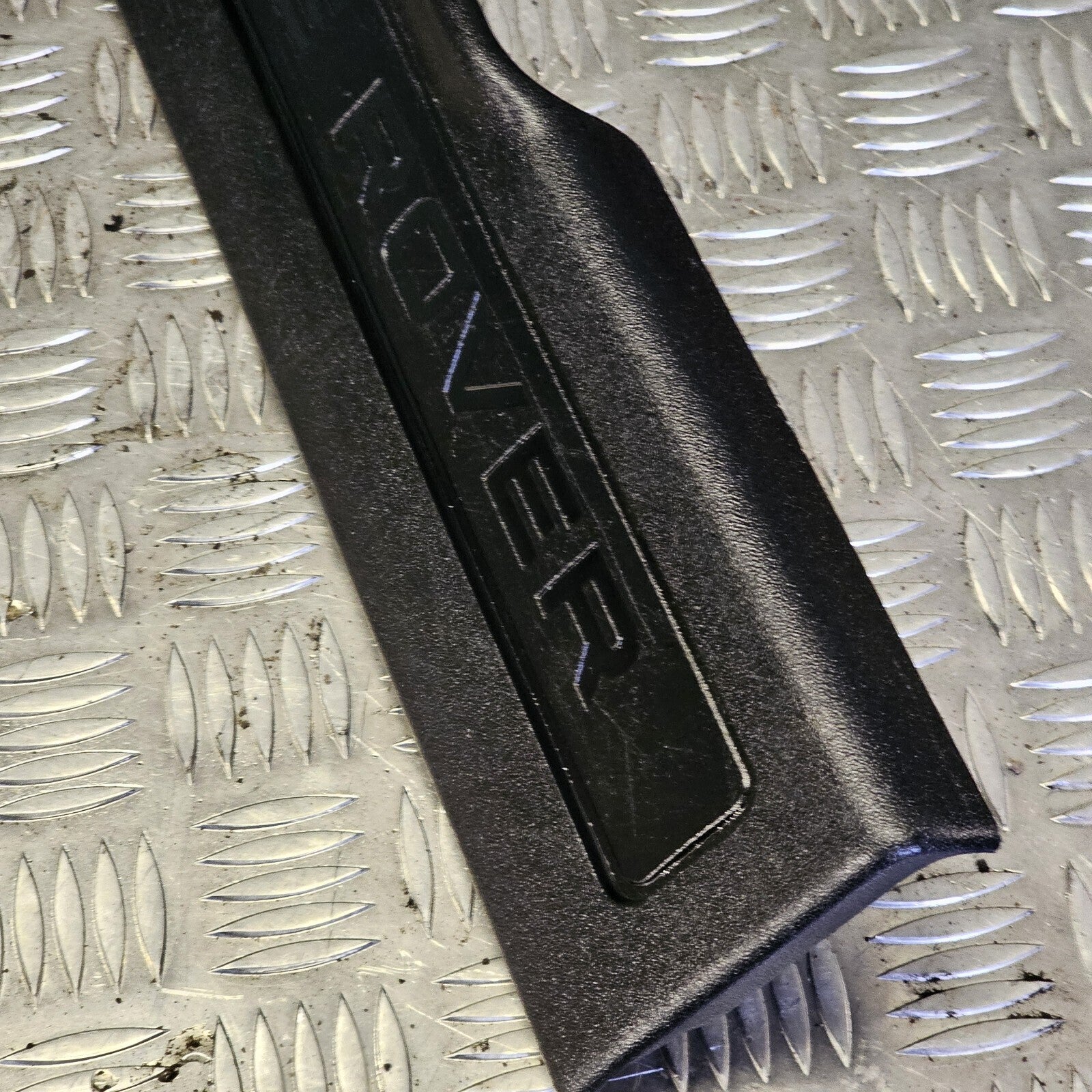 RANGE ROVER EVOQUE L538 2017 FRONT RIGHT KICK PLATE TRIM BJ3213200ADW