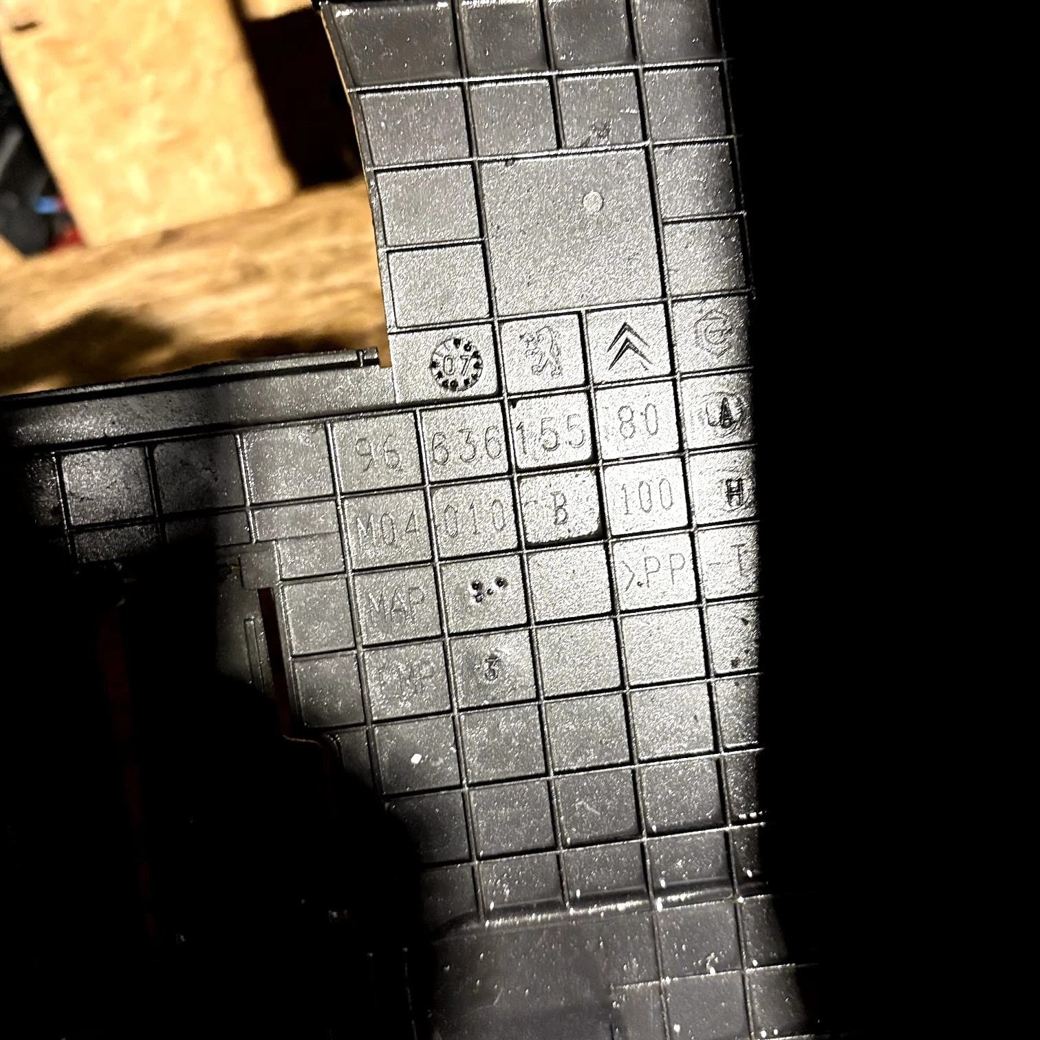 PEUGEOT PARTNER MK2 BATTERY BOX TRAY HOLDER 9663615580