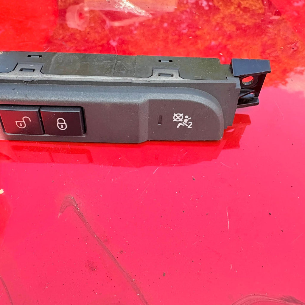 Land Rover Discovery 3 2004-2009 Hazard Control & Lock Switch YUL500400WUX