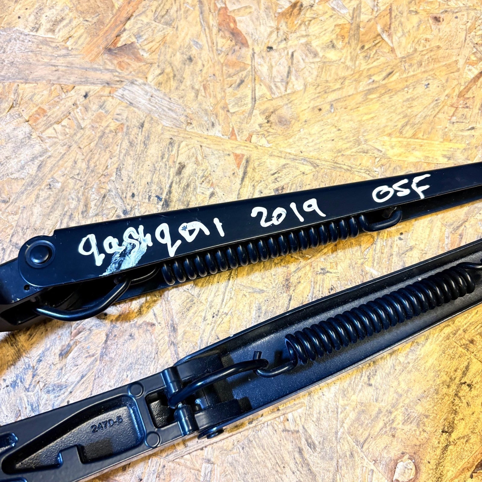 NISSAN QASHQAI 2019 RIGHT FRONT WIPER ARM 5 DOOR HATCH