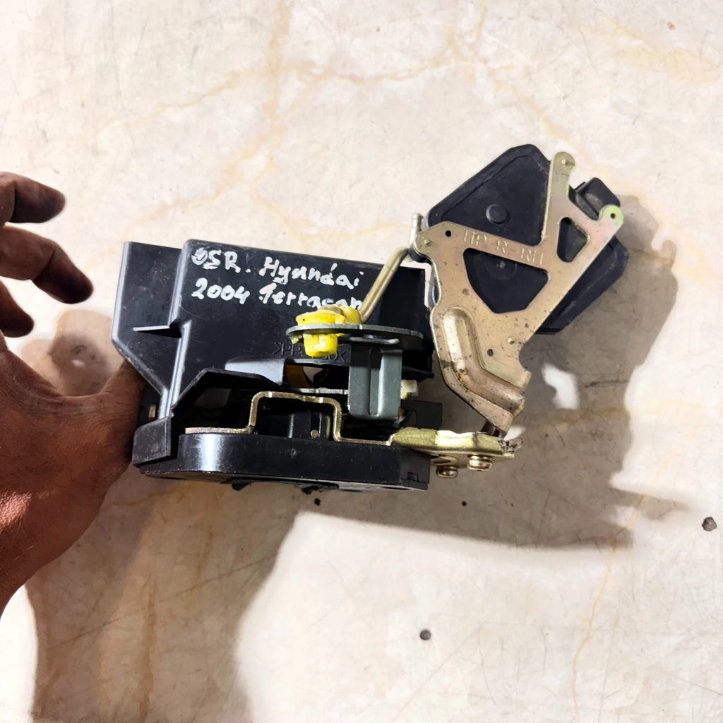 Hyundai Terracan 2001-2007 Rear Right Door Lock Latch Actuator 81420-H1020