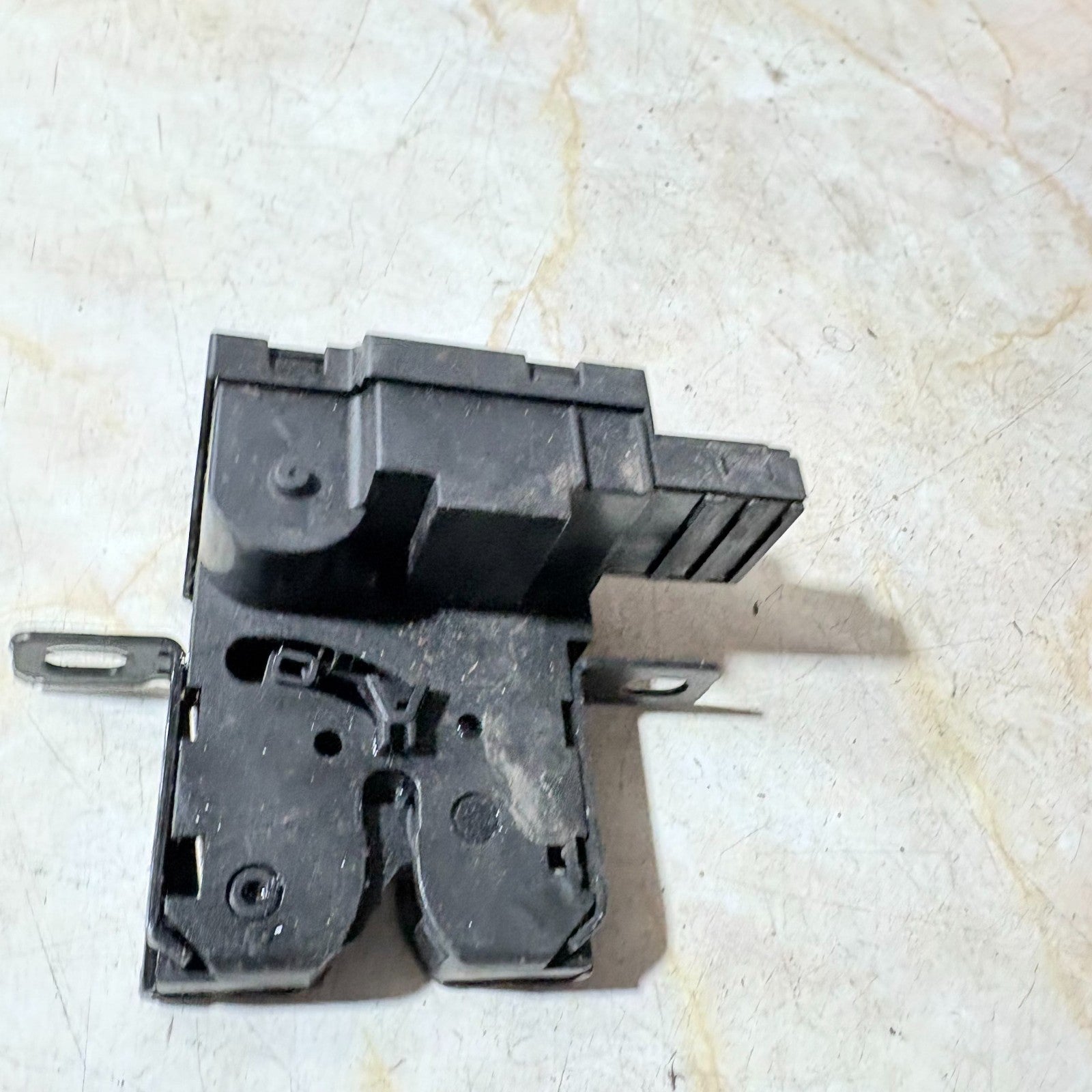 Peugeot 308 2007-2013 Tailgate window lock catch latch