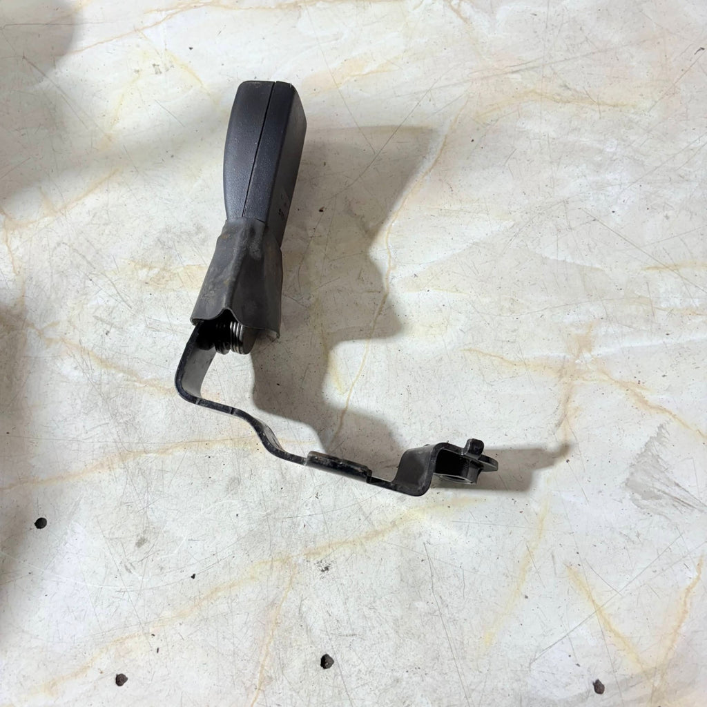 Toyota Avensis T250 2003-2008 Rear Right Driver Side Seat Belt Buckle