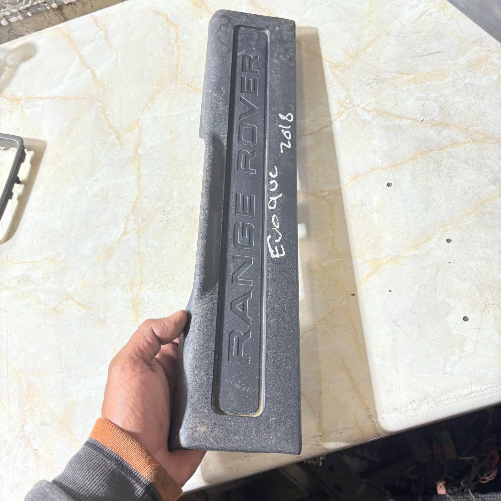 2011-2018 Range Rover Evoque L538 Front Right Driver Side Door Step Trim A061823